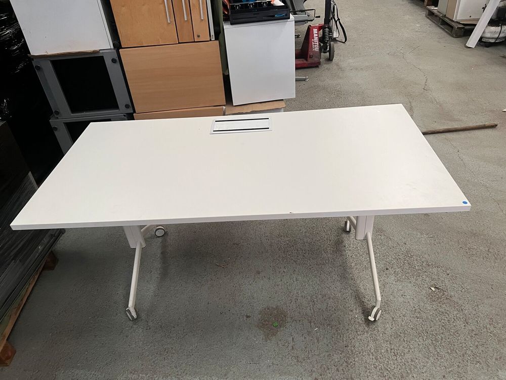 table bureau pliant blanc avec passe c&acirc;ble Meubles
