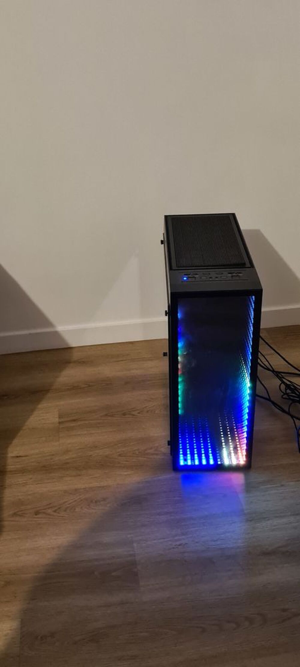 PC Gaming tr&egrave;s bonne &eacute;tat &eacute;cran plus color&eacute;es plus clavier Matériel informatique