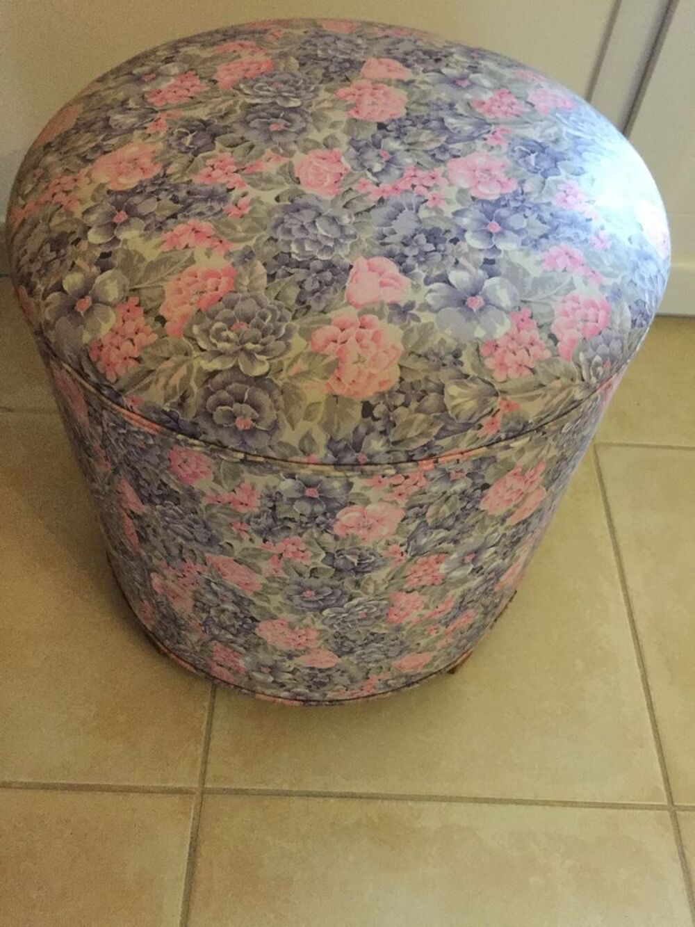 Pouf capitonn&eacute;e Meubles