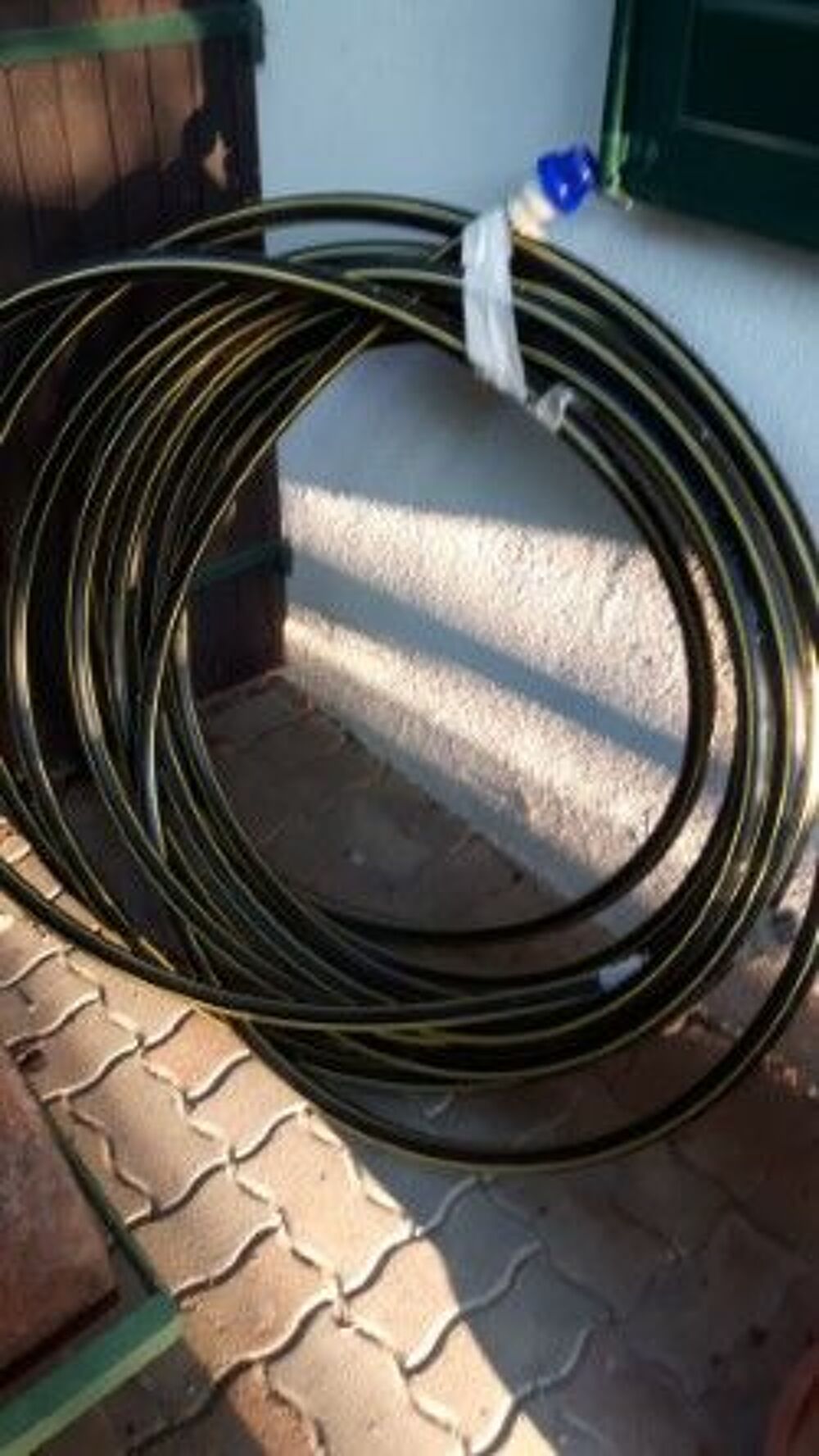 Tube Poly&eacute;tyl&eacute;ne Bande jaune pour gaz Bricolage