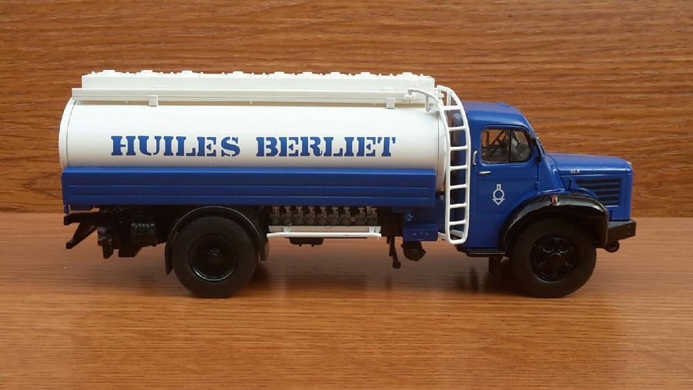 Berliet GLR8 M2 citerne Huiles Berliet 