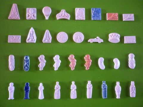 Lot 34 fèves anciennes traditionnelles porcelaine ou biscuit 15 Loivre (51)