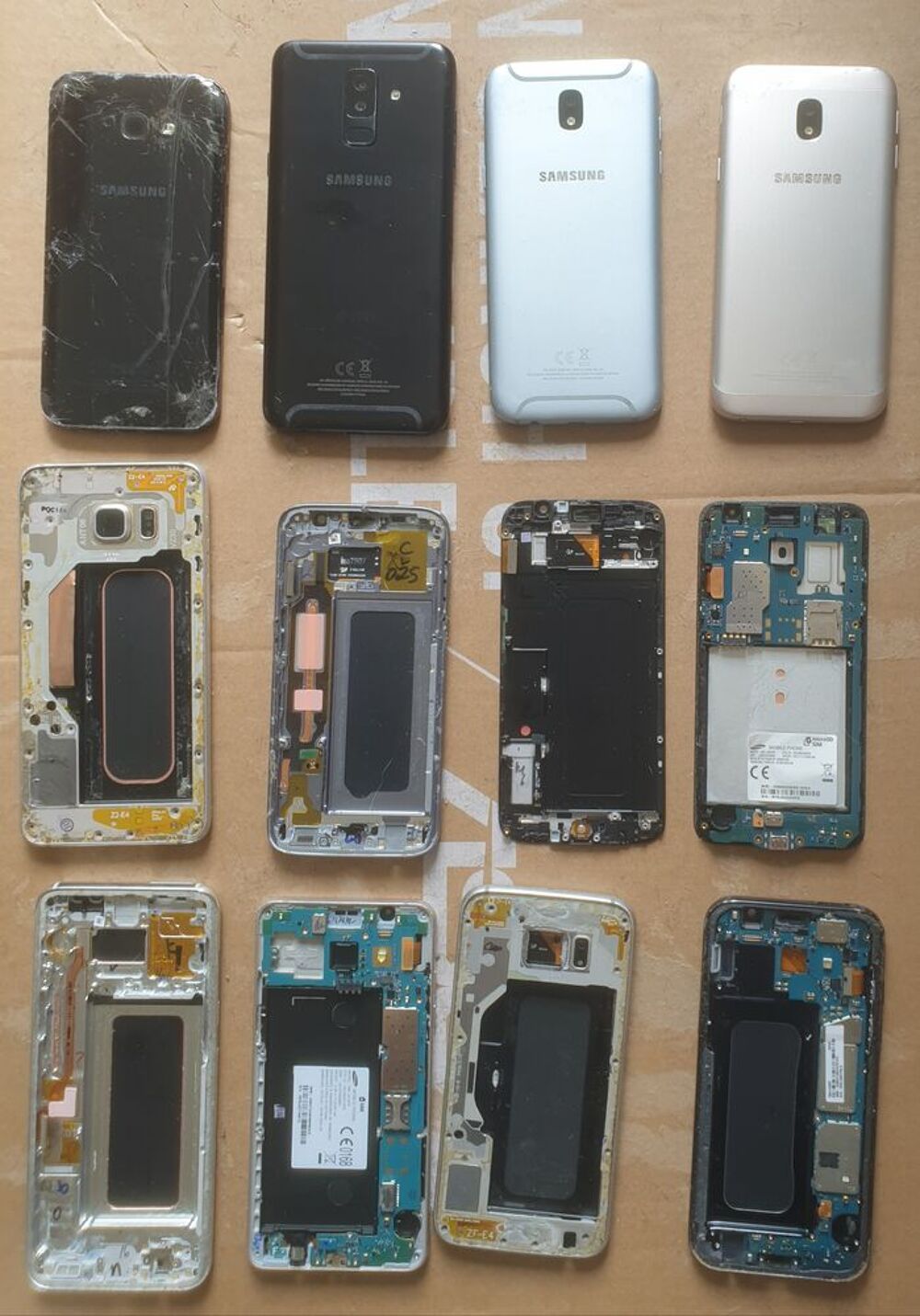Lot de smartphones Samsung pour pi&egrave;ces Téléphones et tablettes
