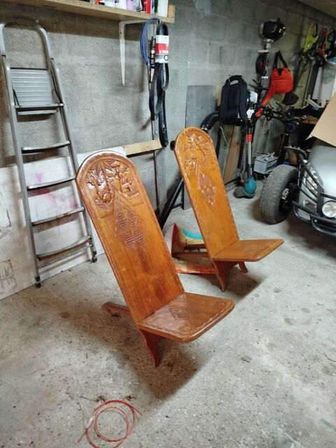 chaises  artisanale avec d�coration et date dessus 2 chaises 200 Grand-Camp (27)