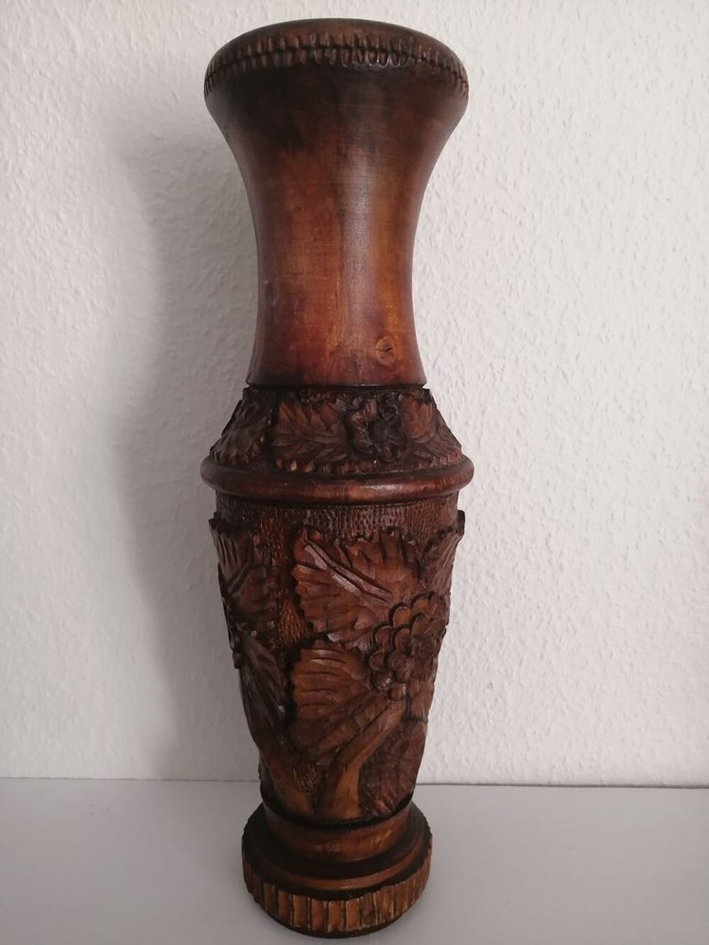 Magnifique vase en bois sculpt&eacute; - Motifs fleurs et feuilles Décoration
