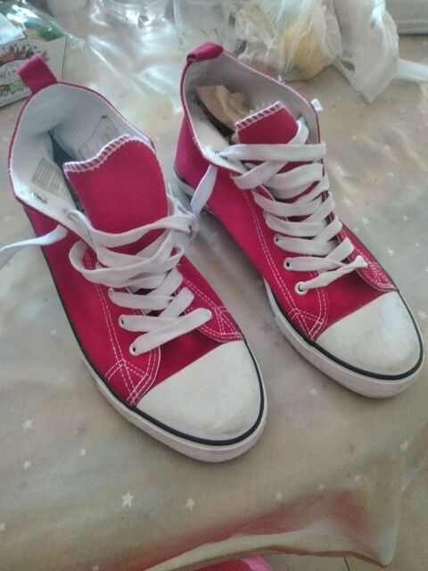 Baskets montants � lacets , en toile rouge , unisexe . 25 Pollestres (66)