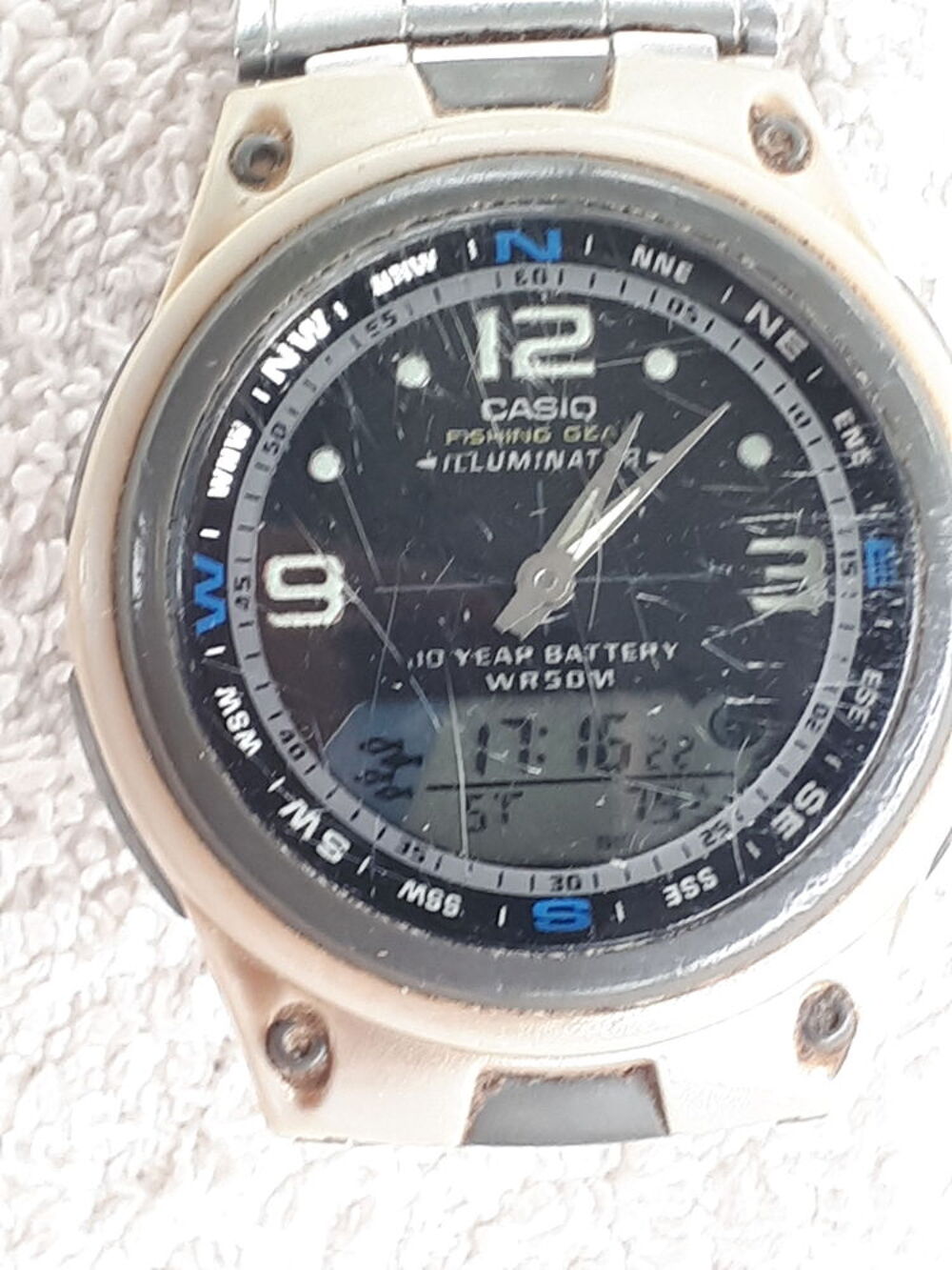 Montre bracelet en acier inoxydable Casio fishing gear AW-82 Bijoux et montres