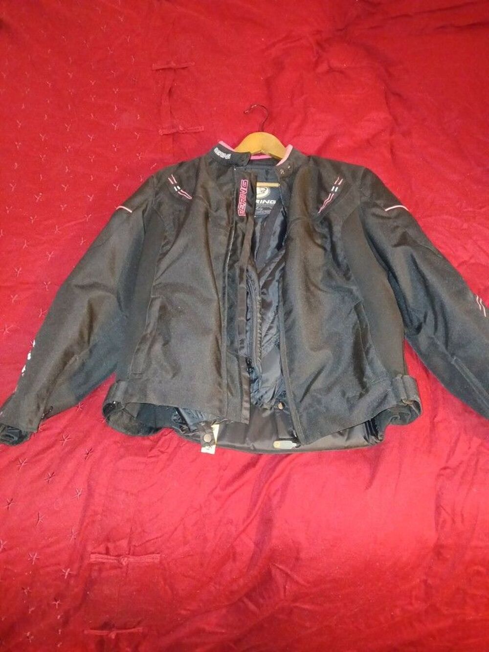 Veste Blouson Moto Femme Noir Et Fushia BERING - COMME NEUF
Vêtements