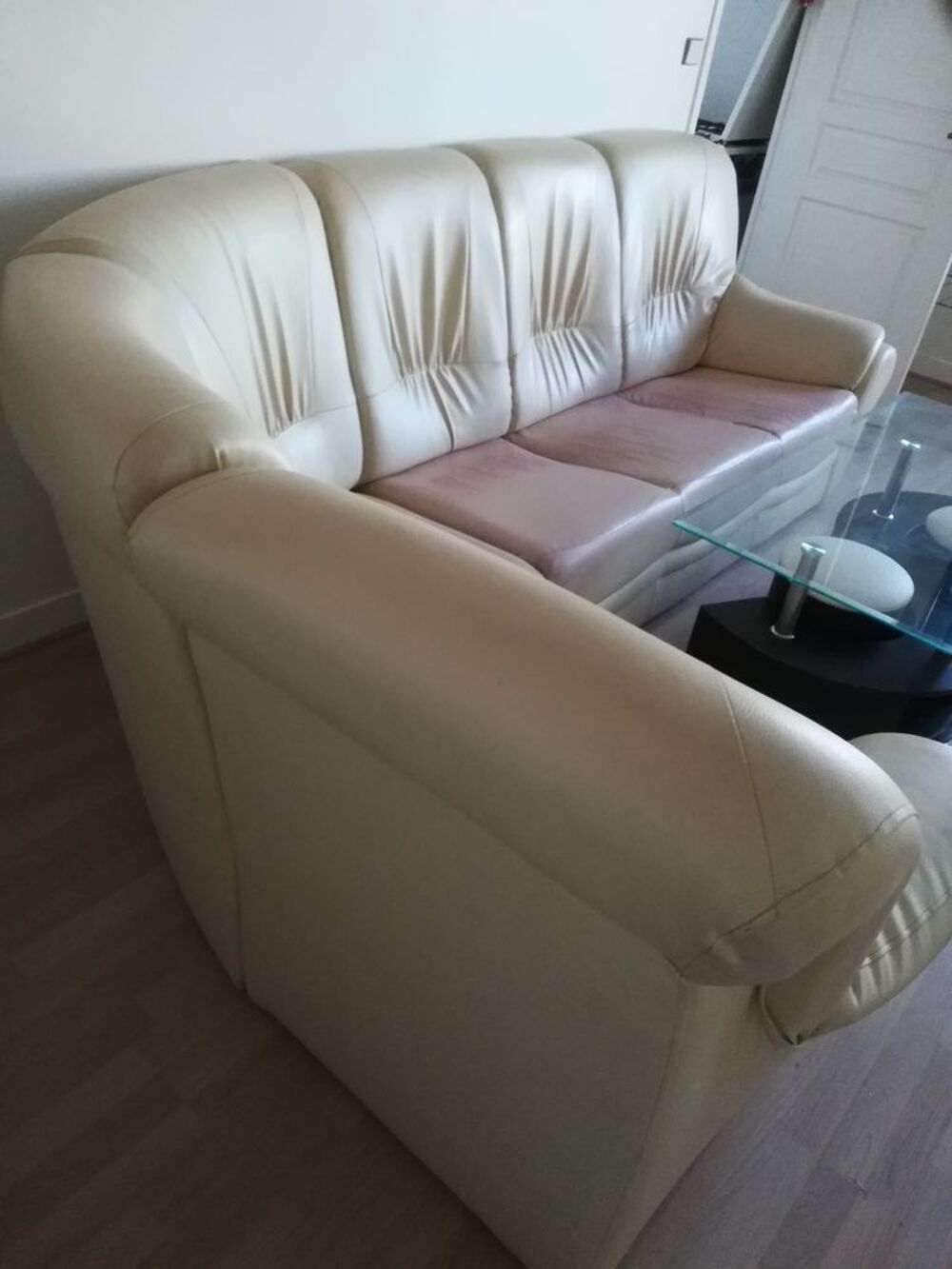 Canap&eacute; et table basse avec poufs Meubles