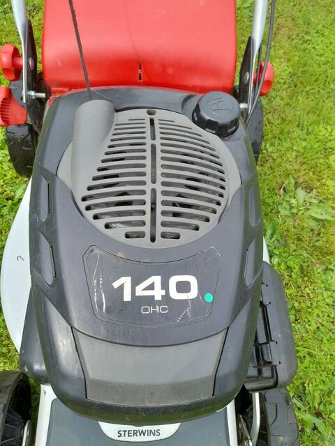 Tondeuse tracte moteur thermique HONDA 130 Pronnas (01)