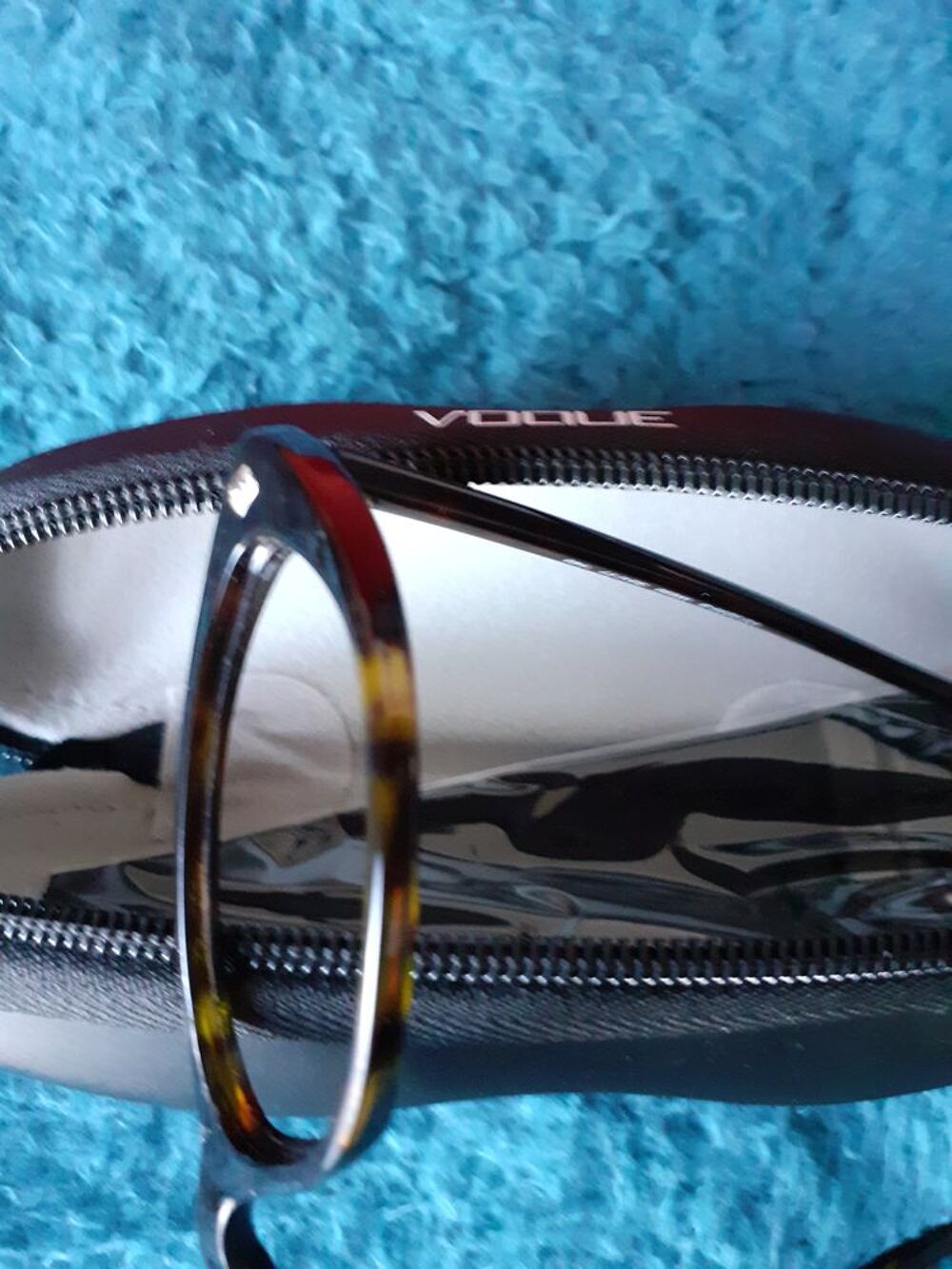 Jolie monture de lunette 
Ecaille
Marque Vogue
Bijoux et montres