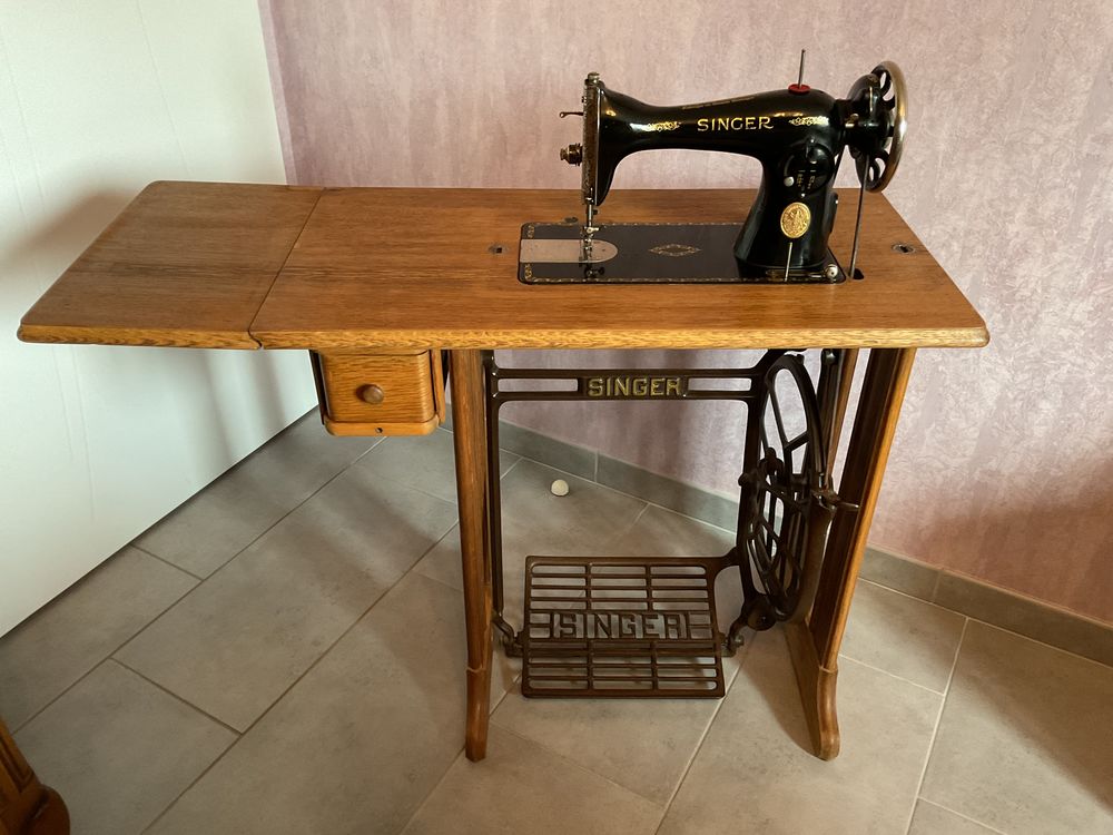Ancienne machine &agrave; coudre Singer Dcoration