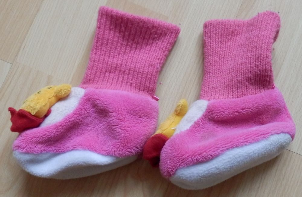 Paire de chaussons Winnie l'ours T 16-17 : Tr&egrave;s bon &eacute;tat Chaussures