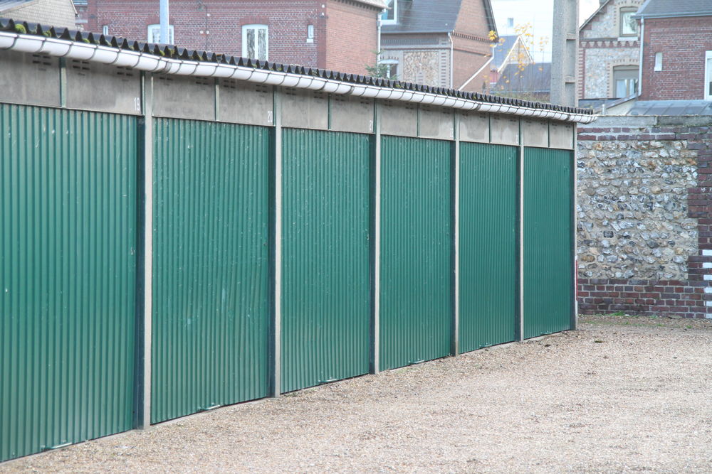 Location Parking/Garage Garage / box pour le stationnement de véhicule de tourisme. Déville-lès-rouen