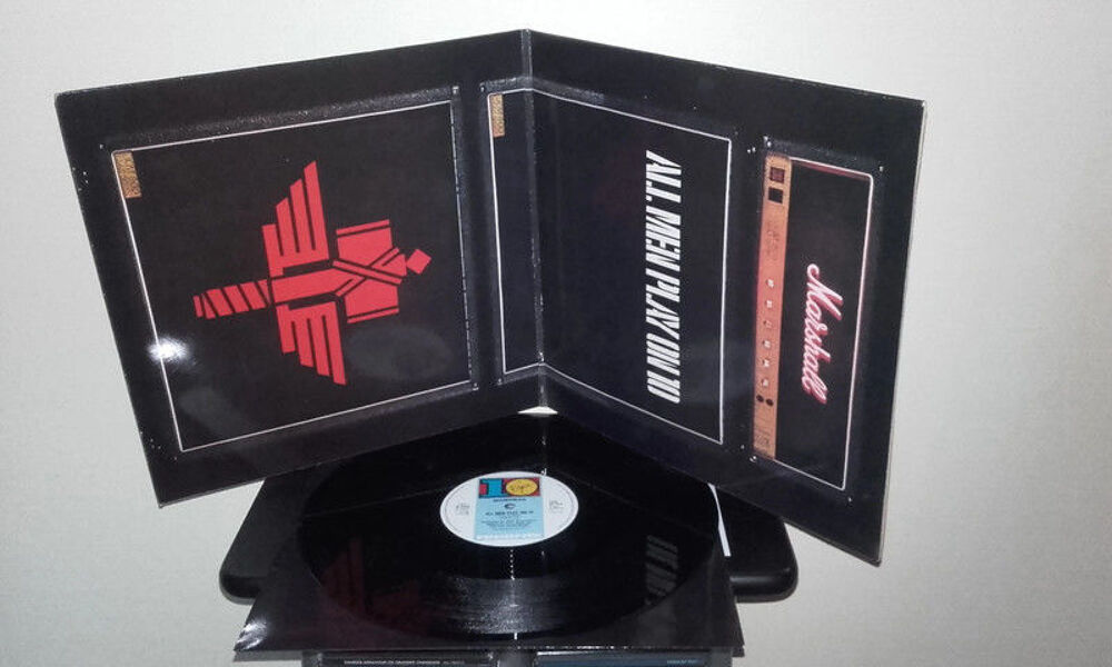 Manowar : All Men Play On 10 / Mountains (UK Gatefold Sleeve CD et vinyles