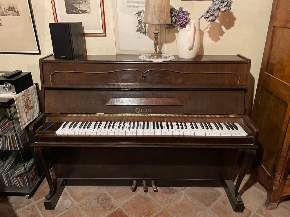 Piano CALISIA Noyer laqu&eacute;- excellent &eacute;tat-! Instruments de musique