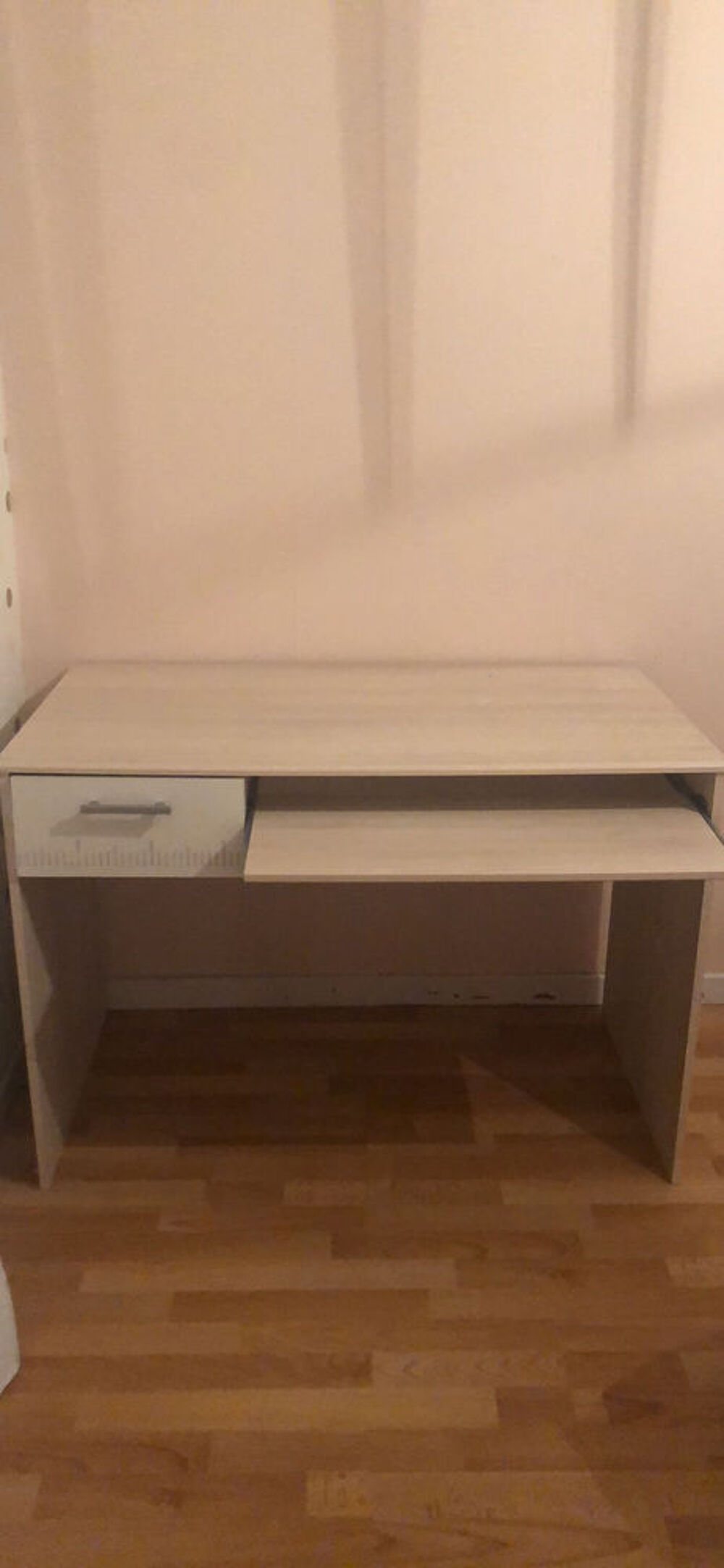 Bureau de chambre en bon &eacute;tat &agrave; 60 euros Meubles