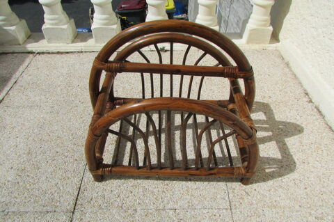 Porte-revue en rotin , bambou et osier 35 Castres (81)