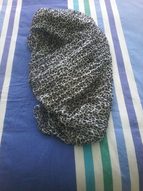 Tr�s beau foulard   en viscose neuf 8 Tourcoing (59)