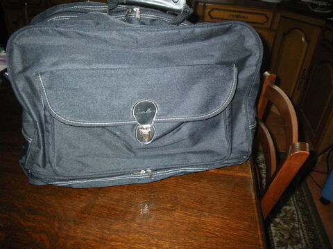 Grand Sac Noir de Voyage Laura Merosi Savigny-en-Véron (37)