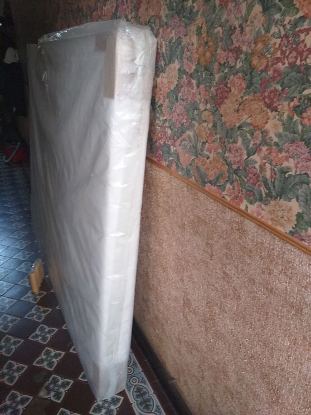 SOMMIER 160X200 NEUF-ENCORE EMBALL&Eacute; Meubles
