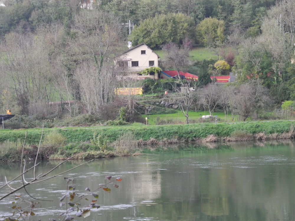 Vente Maison Maison avec gîte au bord du doubs et veloroute 6 Fourbanne