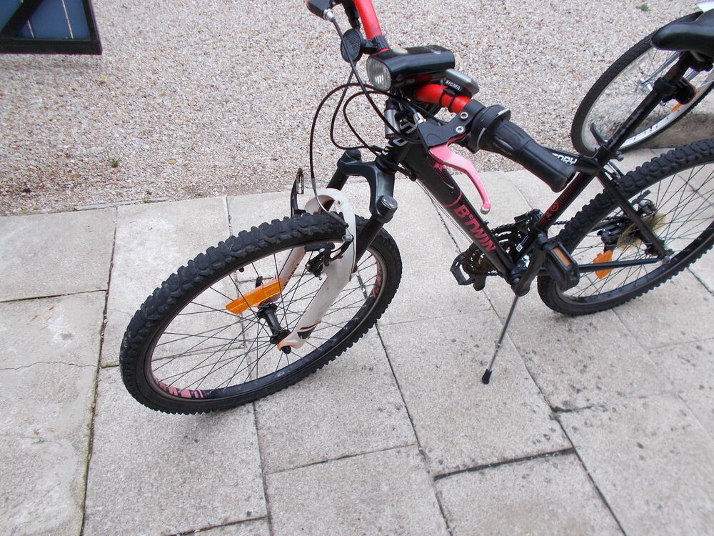 v&eacute;lo vtt 24 pouces de 2024 b-twin 18 vitesses tres bon etat Vélos
