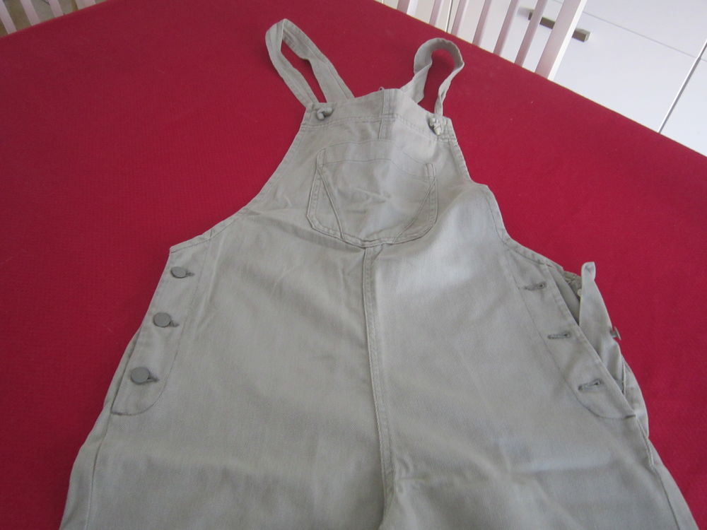 Une salopette couleur verte Vtements enfants