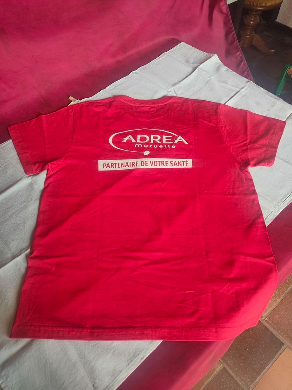 t-shirt adr&eacute;a taille M neuf Vêtements