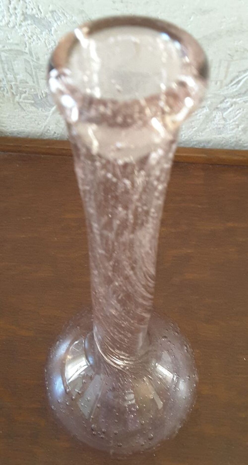 Soliflore en verre souffl&eacute; rose sign&eacute; BIOT Décoration