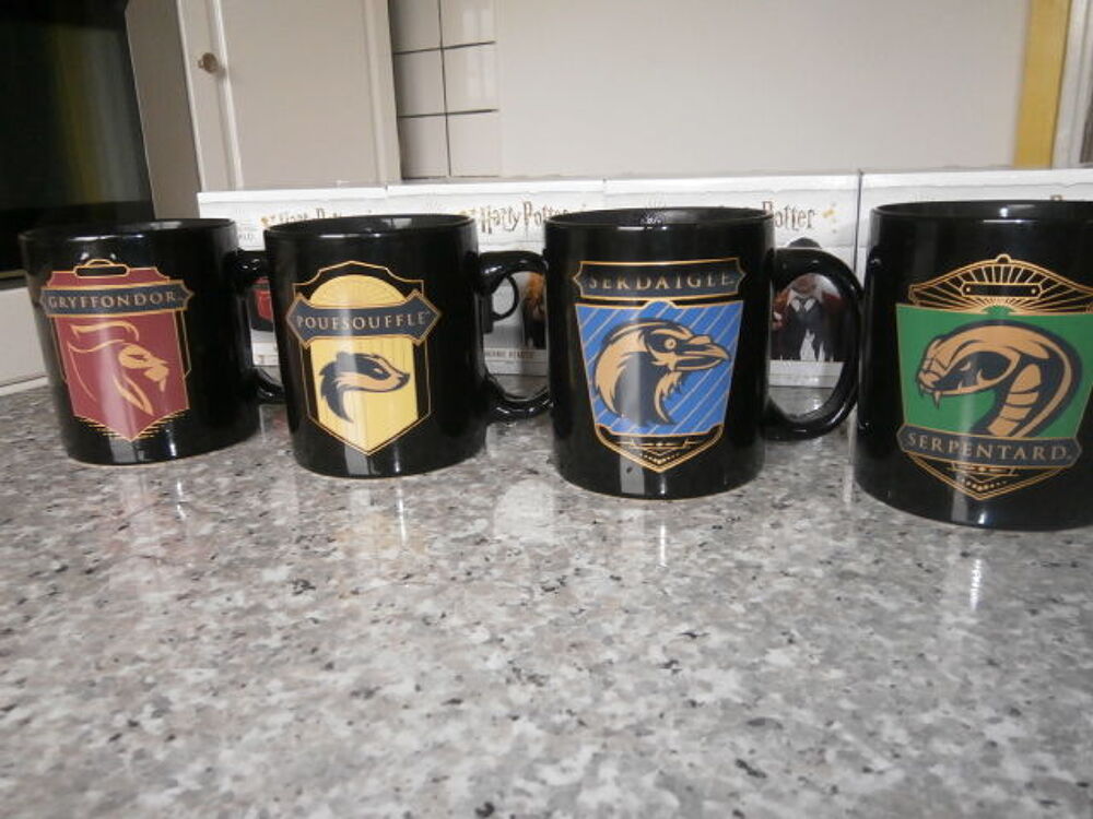 Lot de 4 mugs collector Harry Potter 