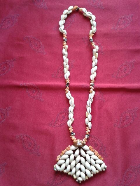 Collier ancien tahitien ann�es 70 25 Dijon (21)