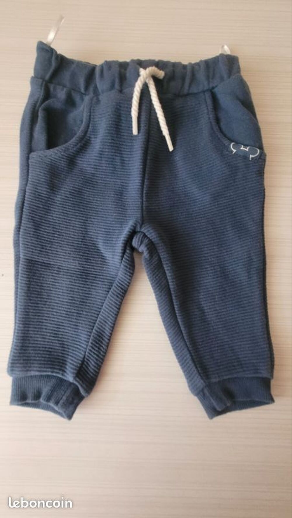 Lot pull et Joggings ( gar&ccedil;on) ( 6 mois ) Puériculture