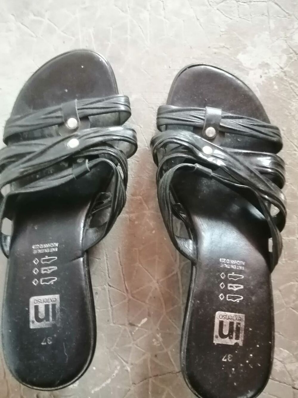 chaussure pied nu noir taille 37 
Chaussures