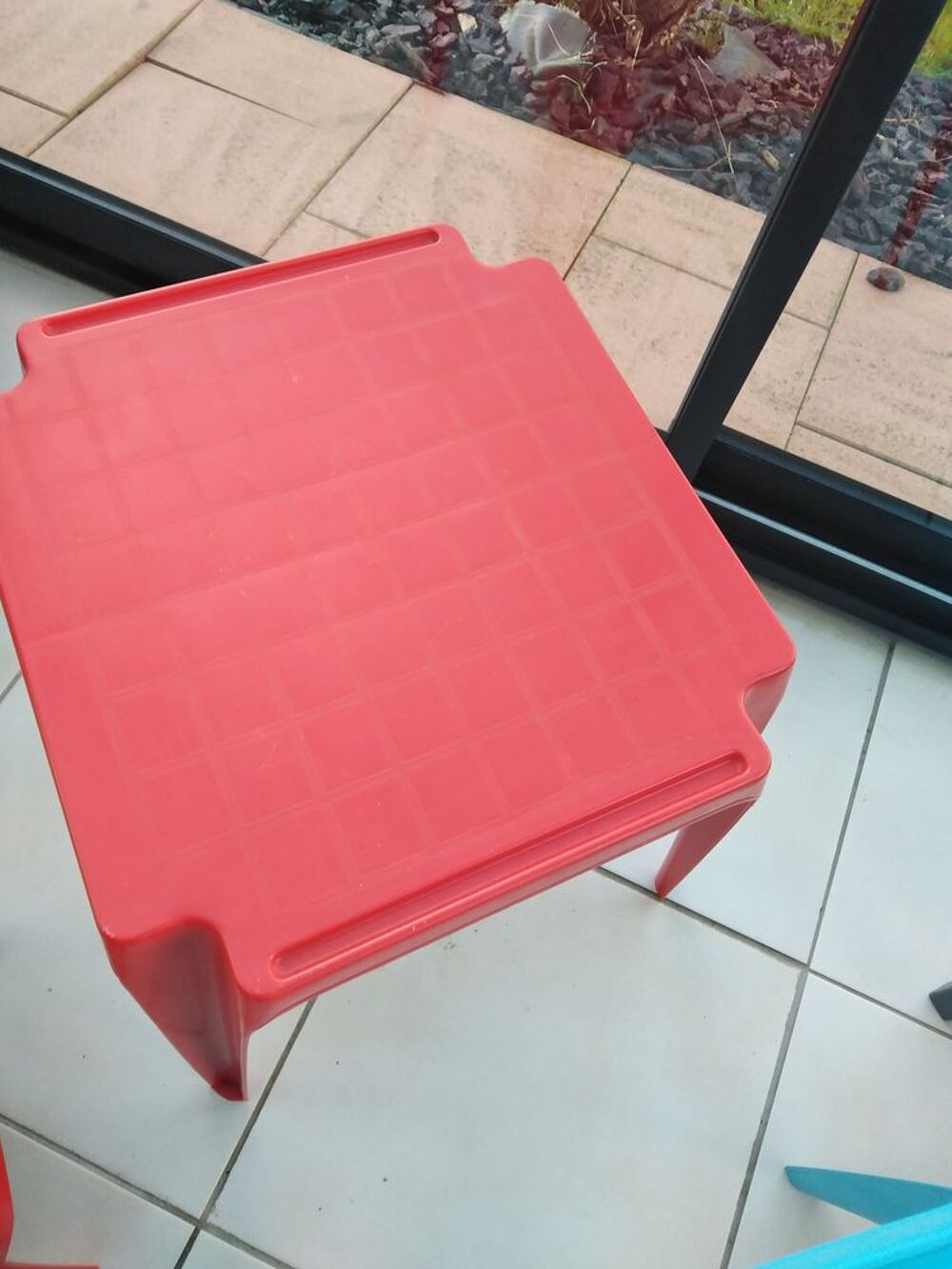 Tables et chaise en plastique Jeux / jouets