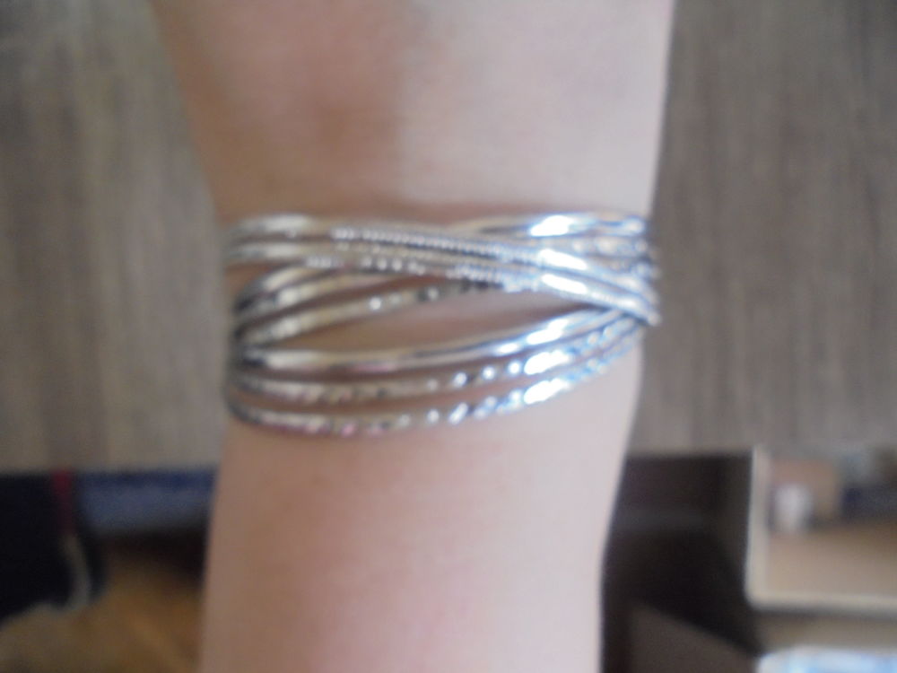 8 joncs entrelac&eacute;s (28b) Bijoux et montres