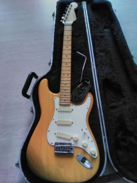 fender stratocaster american deluxe 1300 Toulouse (31)