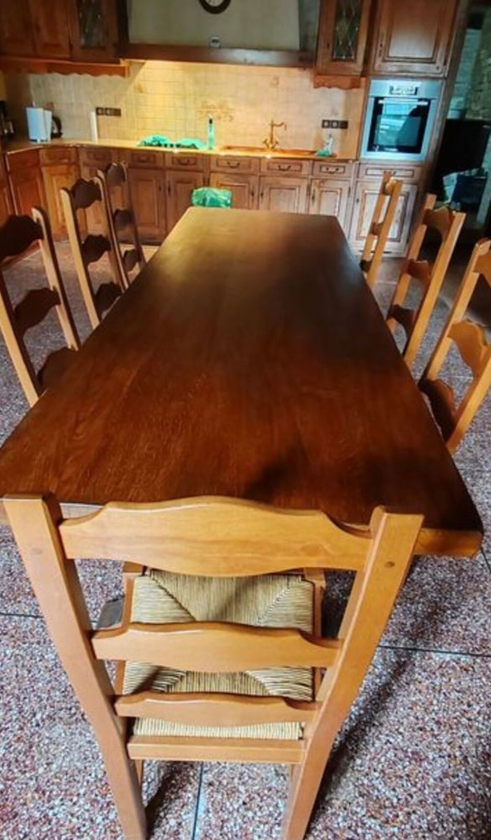 Table en ch&ecirc;ne plus 7 chaises Meubles