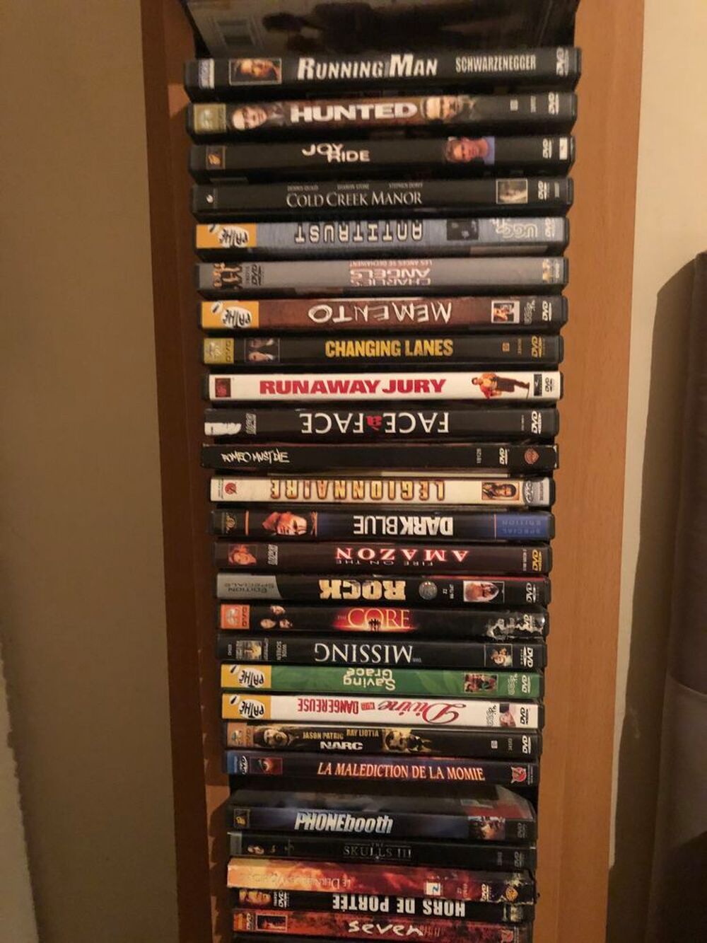 56 DVD zone 1 et 2 avec son rangement DVD et blu-ray