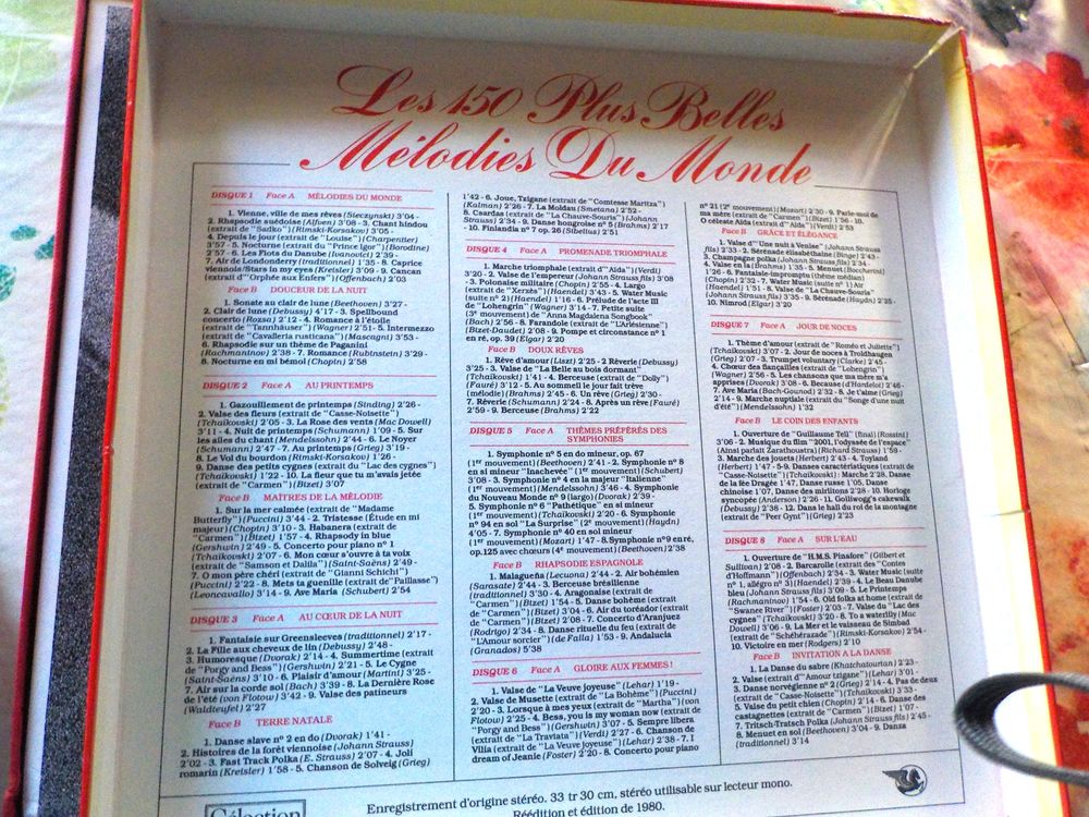 COFFRET 8 VYNILS 33T "LES 150 PLUS BELLES MELODIES DU MONDE" CD et vinyles