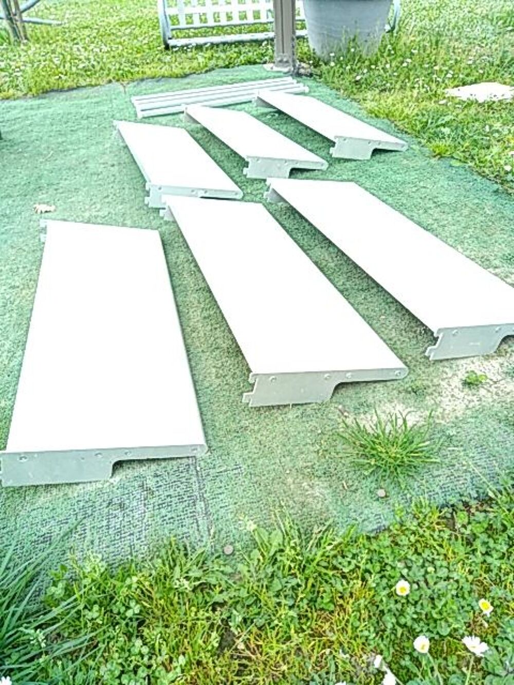 2 ENSEMBLES D'ETAGERES METALLIQUES Meubles