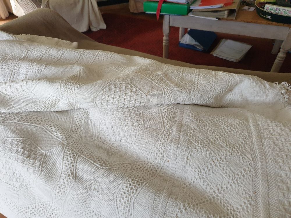Jet&eacute;s de lit en piqu&eacute; de coton blanc, vintage Décoration