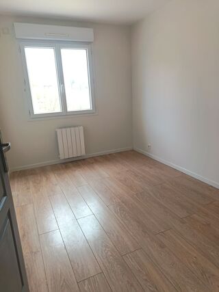  Appartement à louer 4 pièces 78 m² Saint-ange-et-torçay