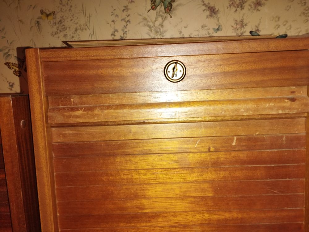 Classeur a rideau ancien / vintage. Armoire a &eacute;tage. Meubles