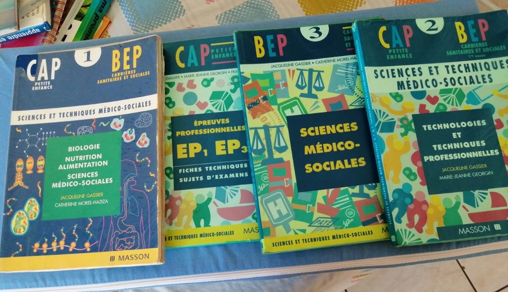 LIVRES SCOLAIRES Livres et BD