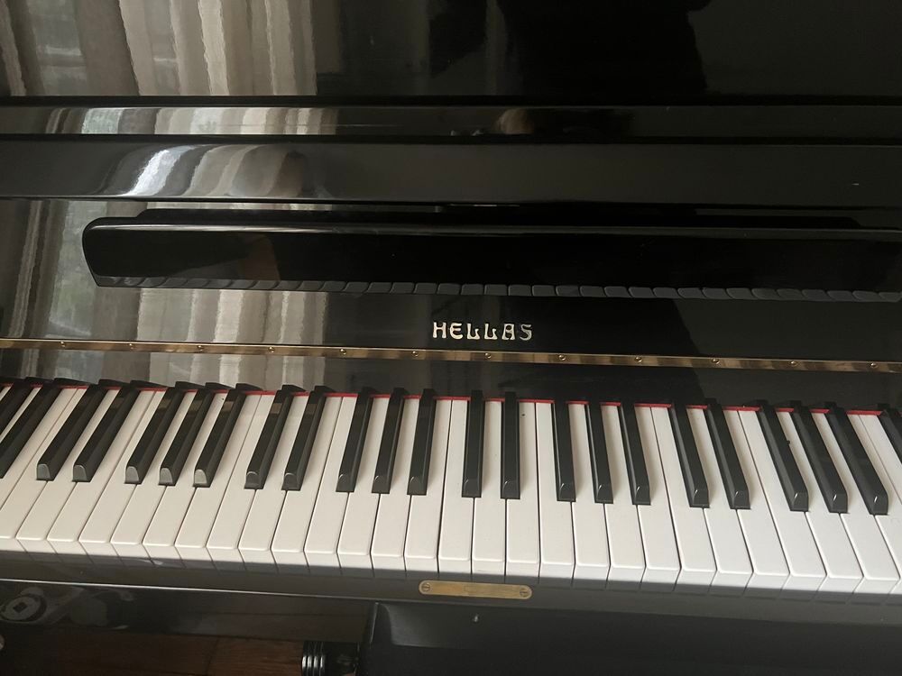 Piano Hellas laque noir Instruments de musique
