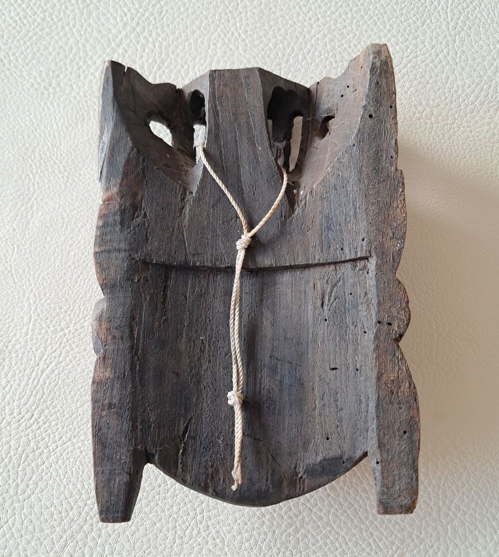 sculpture en bois masque visage style asiatique 
Décoration