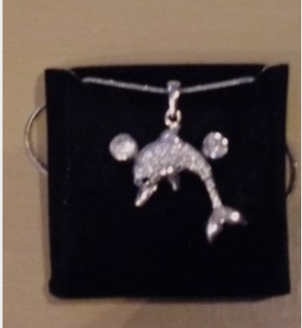 Ensemble collier et boucles d'oreilles dauphin neuf Bijoux et montres
