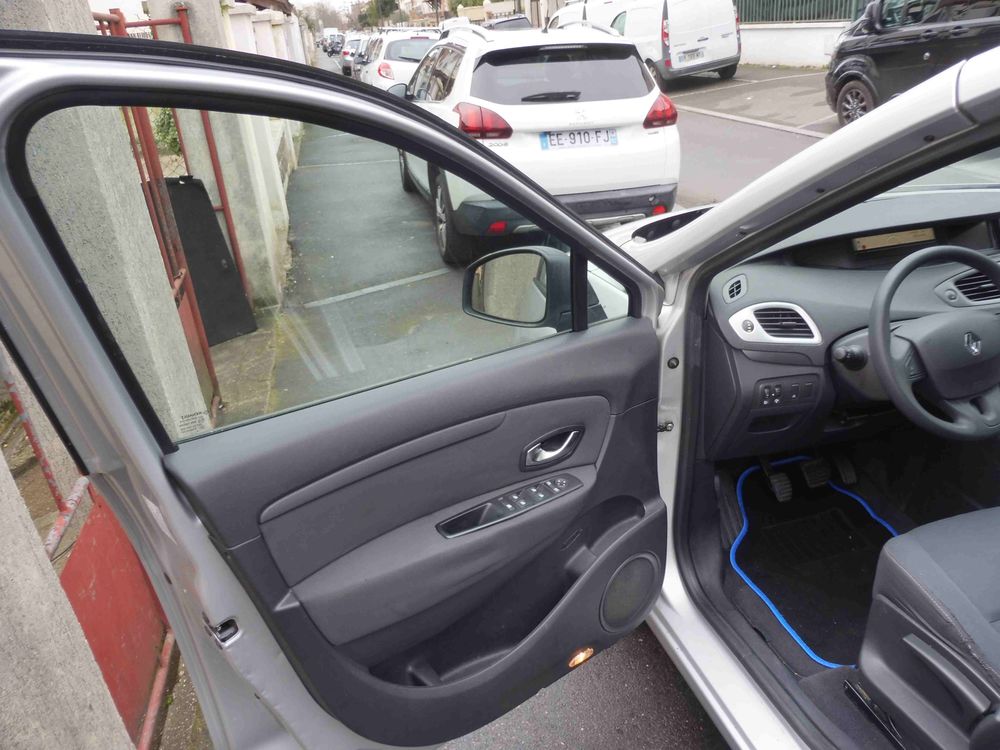 Sc&eacute;nic III Scenic III dCi 105 eco2 Expression 2010 occasion 93430 Villetaneuse
