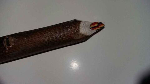 2 crayons fait à la main fabriqué en France                  13 Saumur (49)
